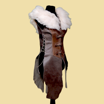 Preview: Waffenrock aus Leder mit Fell