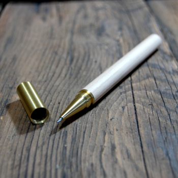 Kugelschreiber aus Holz mit Messingkappe