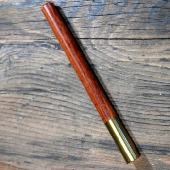 Kugelschreiber aus Holz mit Messingkappe