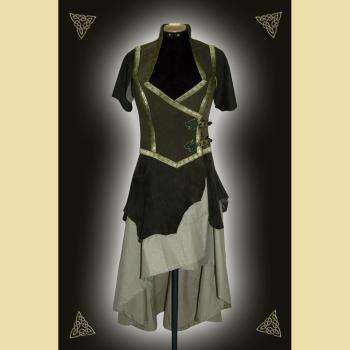 Long dress made of leather and cotton. It has a goblet collar and braid trim. Green tones in olive and sage.