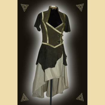 Long dress made of leather and cotton. It has a goblet collar and braid trim. Green tones in olive and sage.