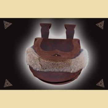 Gürteltasche aus braunem Leder und Kaninchenfell