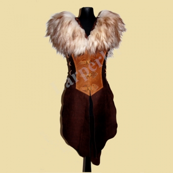 Tunic made of leather and fur