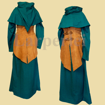 Grüne Robe und Gugel mit einem hellbraunen Lederwaffenrock