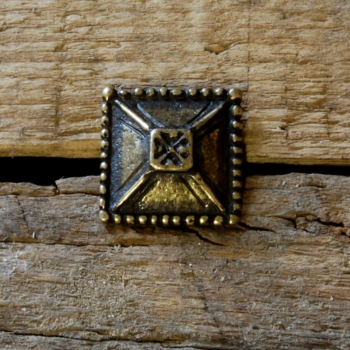 Zierniete Pyramide II