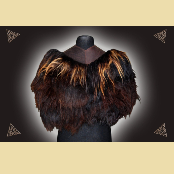 Preview: Dunkelbrauner Fellumhang mit keltischen Vogelmotiven