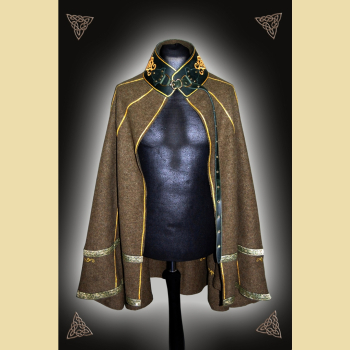 Preview: Grüner Halbmantel mit goldener Litze und Stickereien