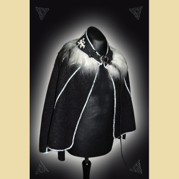 Preview: Anthrazitfarbener Halbmantel mit silbernen Löwen und Schaffellbesatz