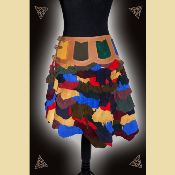 Preview: Hüftig sitzender Rock aus naturfarbenem Fettleder sowie buntem Rind- und Ziegenvelours.