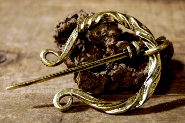 Tordierte omega Fibel