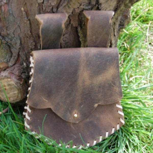 Gürteltasche aus Leder mit Patronenverschluß