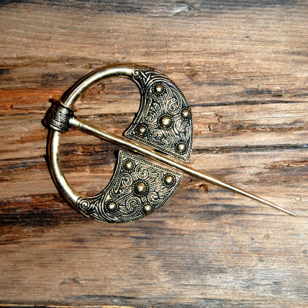 Viking Omega Fibula