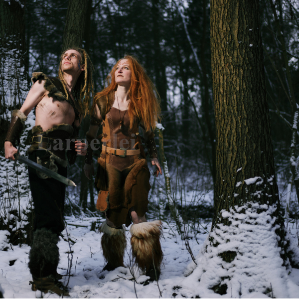 Aufwändiges Sword and Sorcery Lederkleid mit Fell, für Barbarinnen