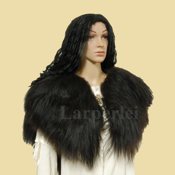 Schulterfell mit Wolfkopf Haken