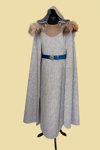 Traveling cloak with fur