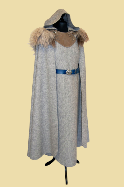 Traveling cloak with fur