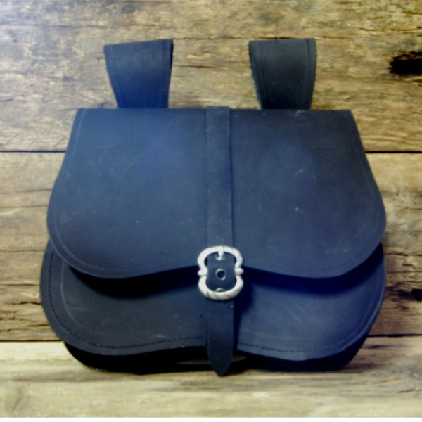 Mittelalterliche Gürteltasche in Nierenform