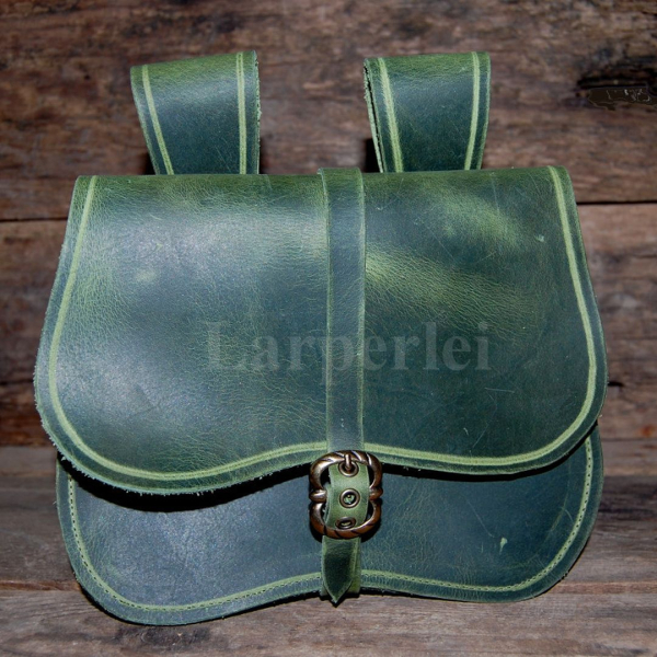 Mittelalterliche Gürteltasche in Nierenform