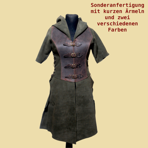 Waffenrock mit Kapuze