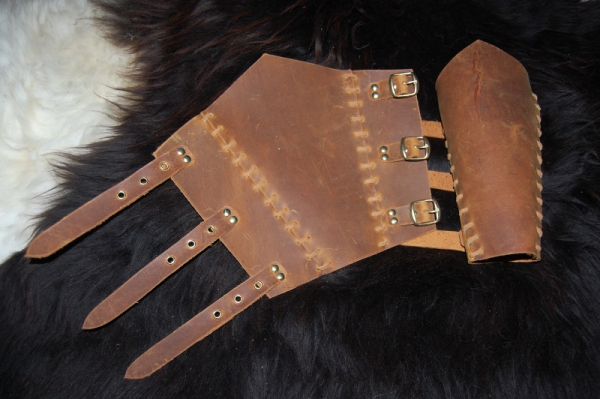 Bracers with braided Seams "Theon"