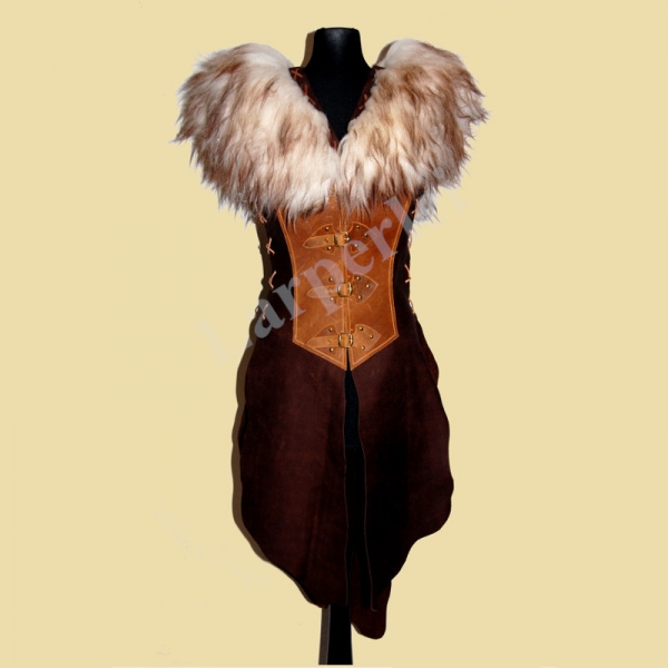 Tunic made of leather and fur