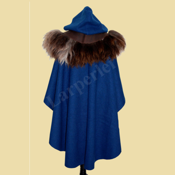 Traveling cloak with fur, half-long