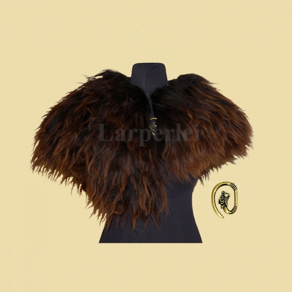 Schoulderfur with Wolfhead Closure