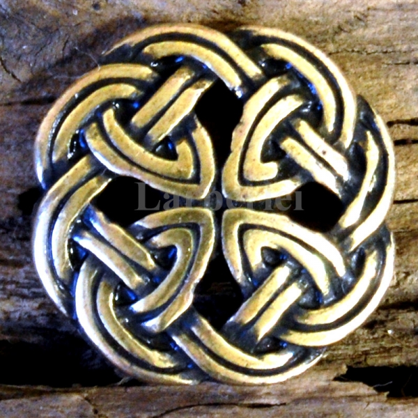 Rivet Celtic Knot V