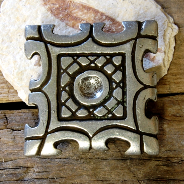 Rivet Squar III