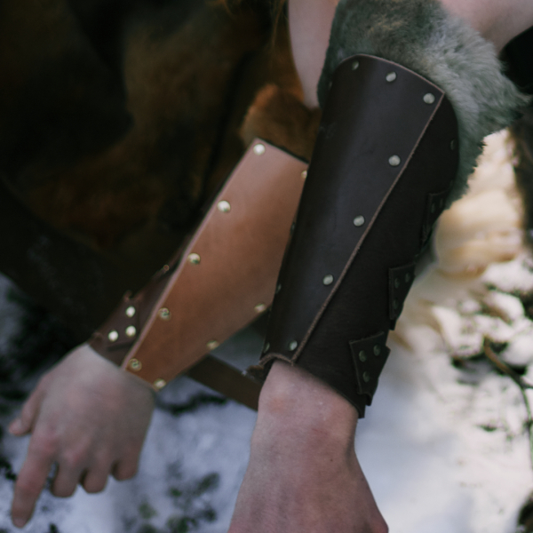 Armschienen mit Fell "Frey"