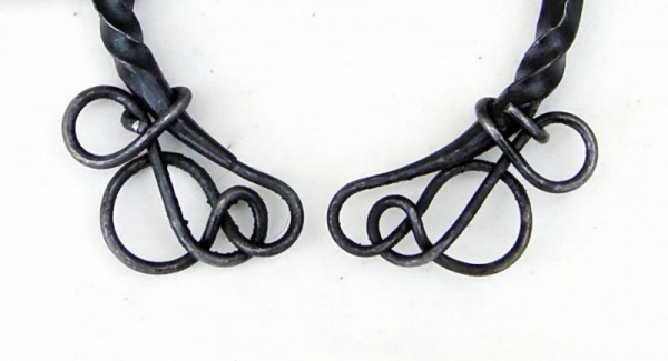 Brooch with Knoted Ends