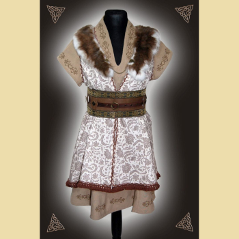 A clothing set comprising a tunic, waistcoat, big belt and fur scarf