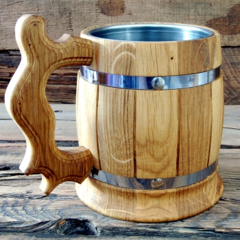 Wooden jug with steel insert