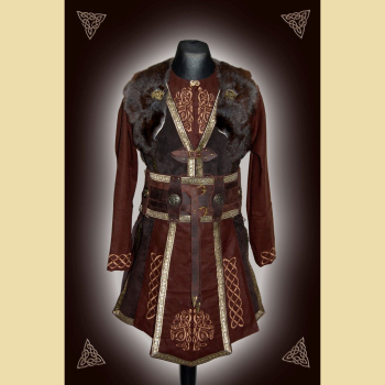 A dark brown, sumptuous men’s outfit with a rabbit-fur scarf, for renaissance fair and larp