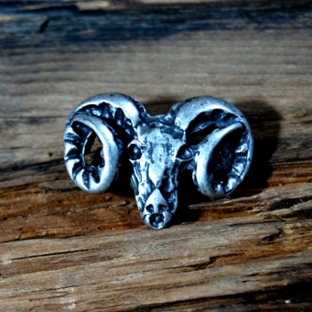 Ornament rivet ram